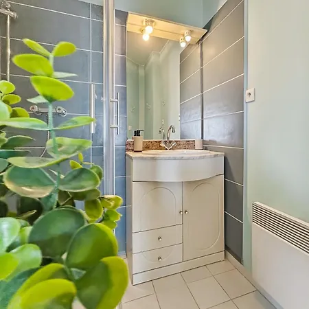 Rdc Avec Terrasse Et Parking Prive Apartament *