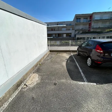 Appartement Avec Terrasse & Parking Prive *